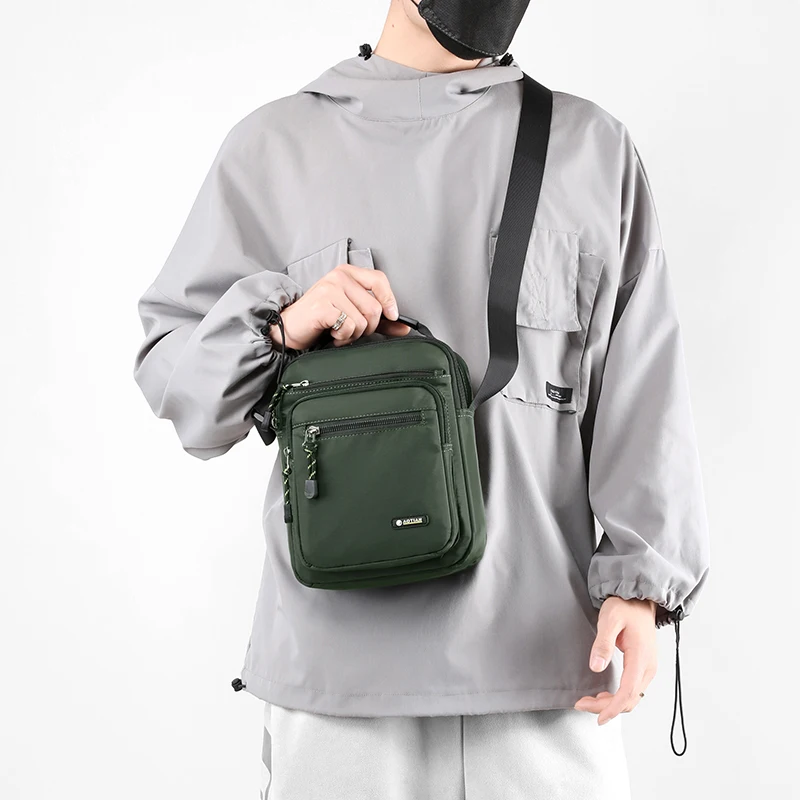 

Faionable Men's Single oulder Sports Bag Casual Crossbody Travel Bag Nylon Material Zipper Closure Pure Color Vertical Sq...