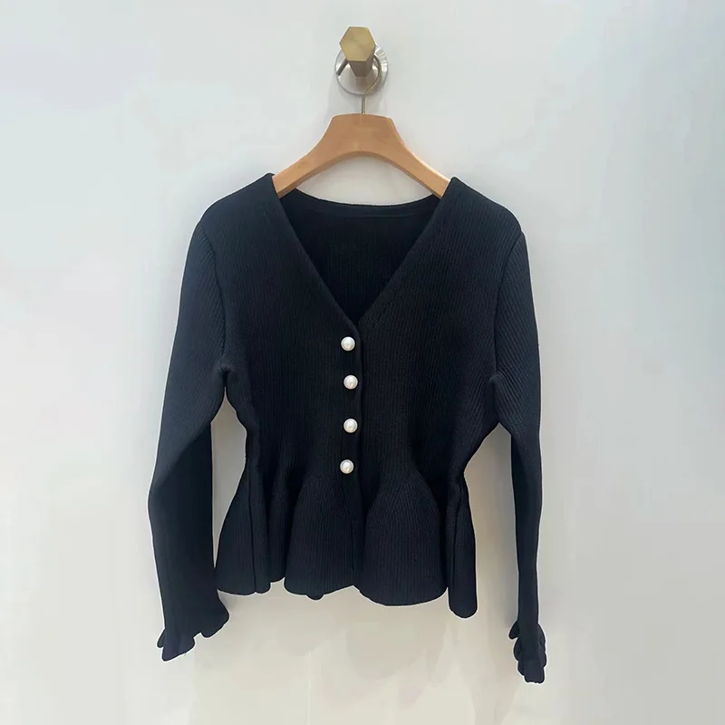 【Geschenk kostenlos】2026 Frühfrühlings-Strickpullover mit französischem Nischen-Perlenverzierung und Rüschensaum, plissiertem Salatrand und Bündchen mit V-Ausschnitt für Damen