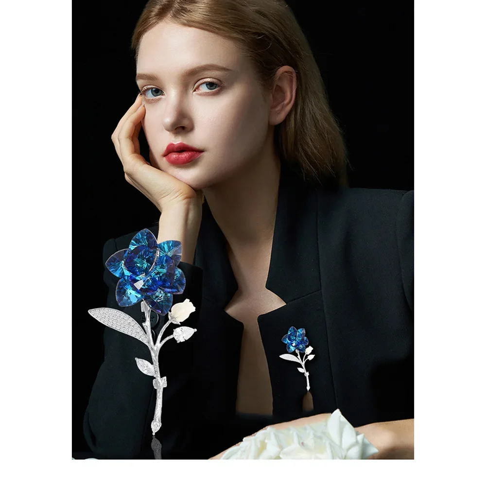 Exquisite Flower High-end Women's High-end Luxury Smart Design Crystal Suit Coat Pin Decoration Office Party Niche Accessories