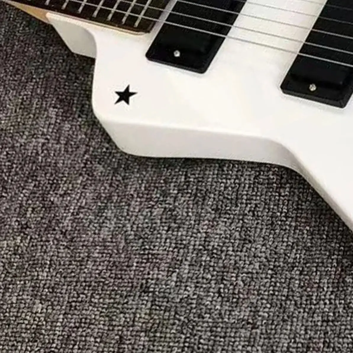 Custom Shop Special-shaped Electric Guitar White Body Black Star 6-string High Sound Quality Guitarra