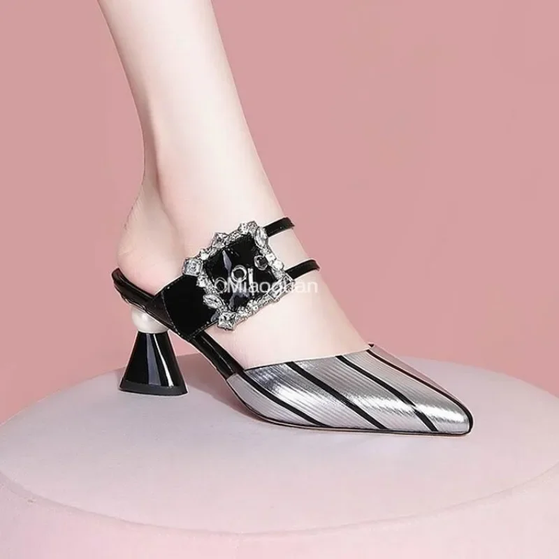 Diapositive firmate a punta moda strass pantofole da donna antiscivolo eleganti scarpe da festa con perle all\'aperto con tacco alto estate nuove