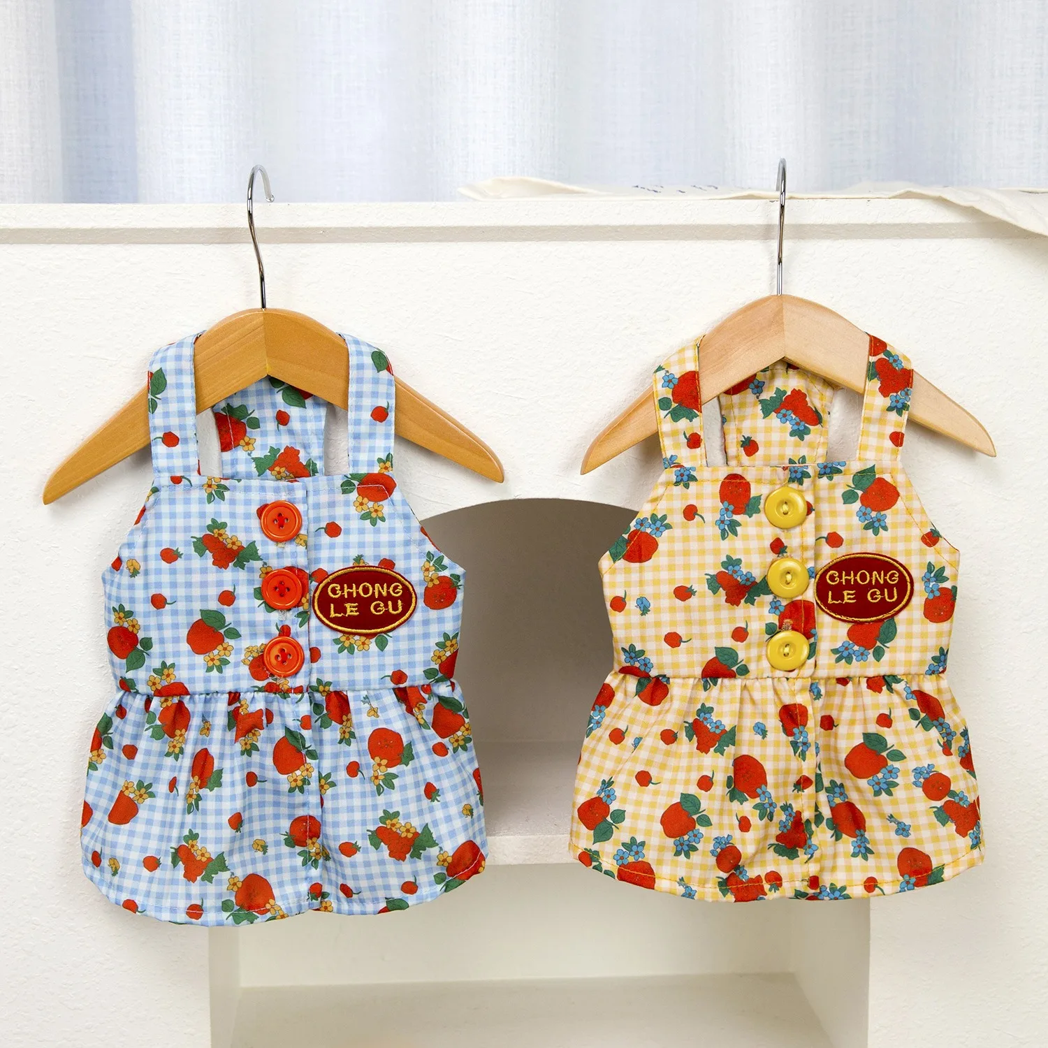 Ropa para perros con estampado de frutas, vestido floral de verano para Teddy, falda dulce para mascotas, jersey transpirable de estilo abierto en la espalda, ropa de dos patas.