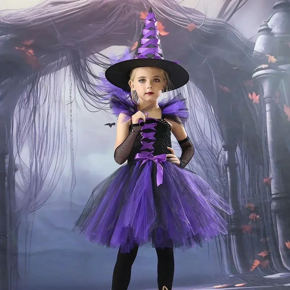 Kinder-Halloween-Kostüm für Mädchen im Hexenstil mit Tutu, Hut und Besen für Themenpartys, Karneval und Rollenspiele. – Detail 5