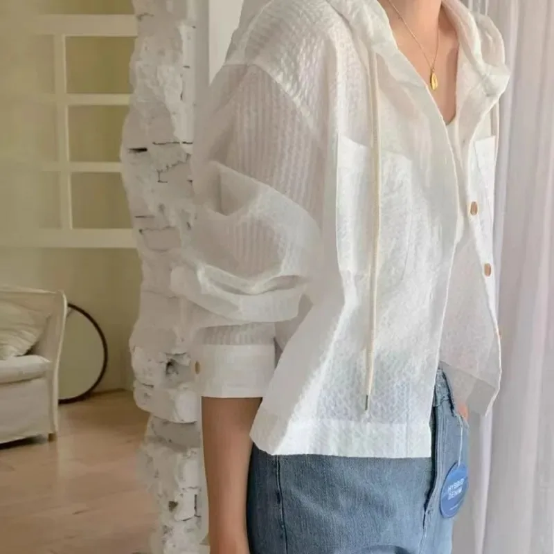 قميص كوري أنيق قابل للتنفس بألوان متباينة مع غطاء للرأس للنساء فضفاض بأكمام طويلة واقي من الشمس قصير مناسب لكل موسم #4