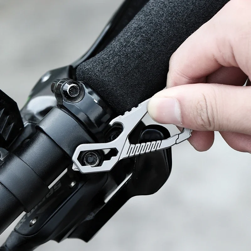 Multifunction Titanium Keychain Luxury Carabiner Car Key Chain Screwdriver Buckle EDC for Key Ring Holder for Man Xmas Gift