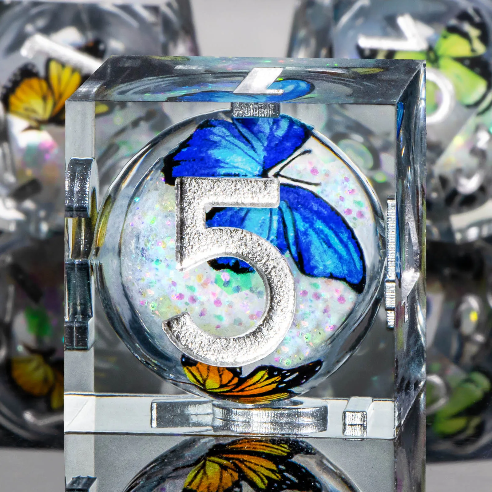 مجموعة نرد D&D الأساسية السائلة DND، نرد الزنزانة والتنين ذات الحافة الحادة، لعب الأدوار RPG D and D D D20 D12 D10 D8 D6 D4