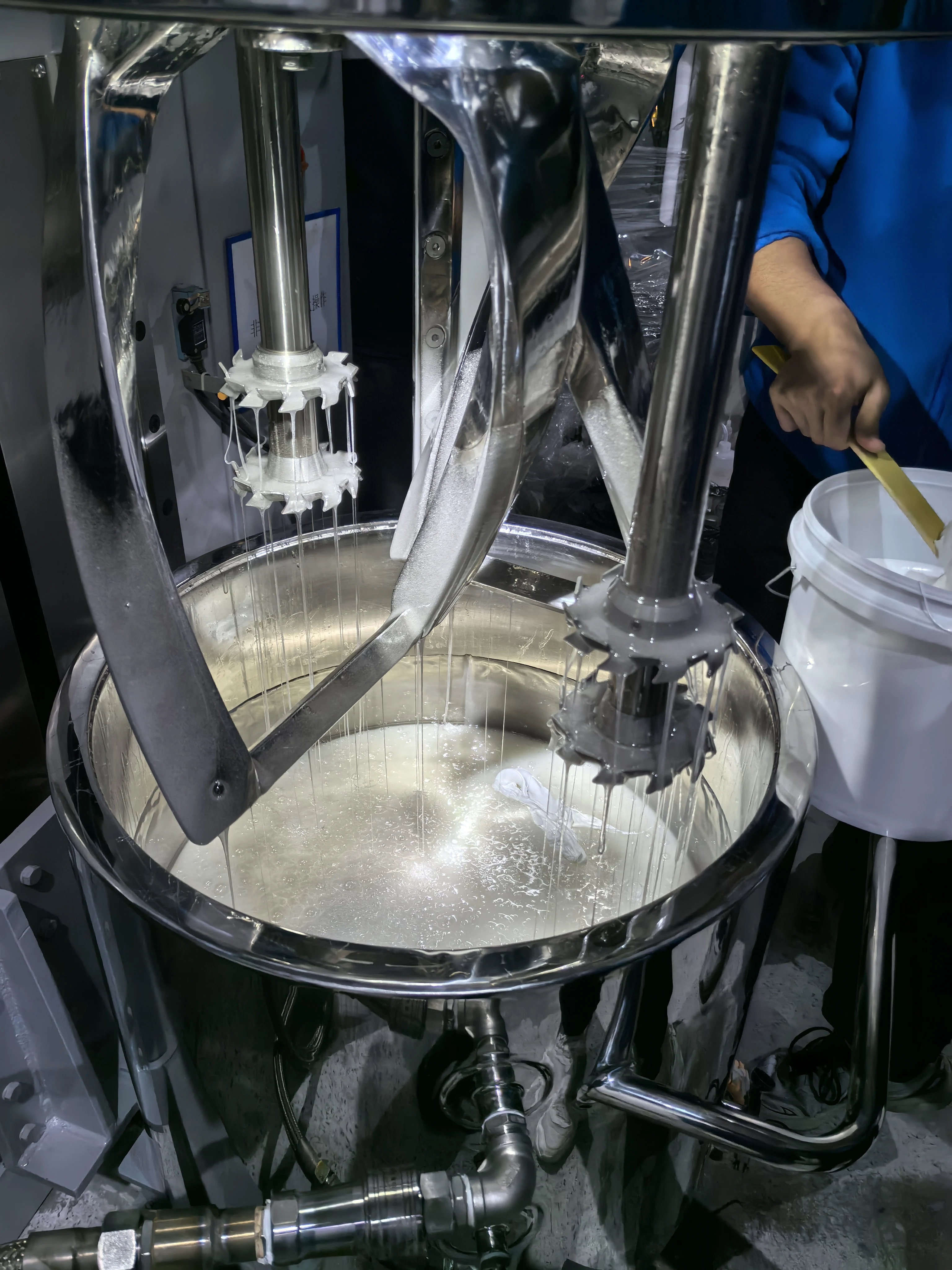 Double Planetary Mixer Industrial Use 30L Chemical Processing Mixer Vacuum Pump Temperature Control Low Noise