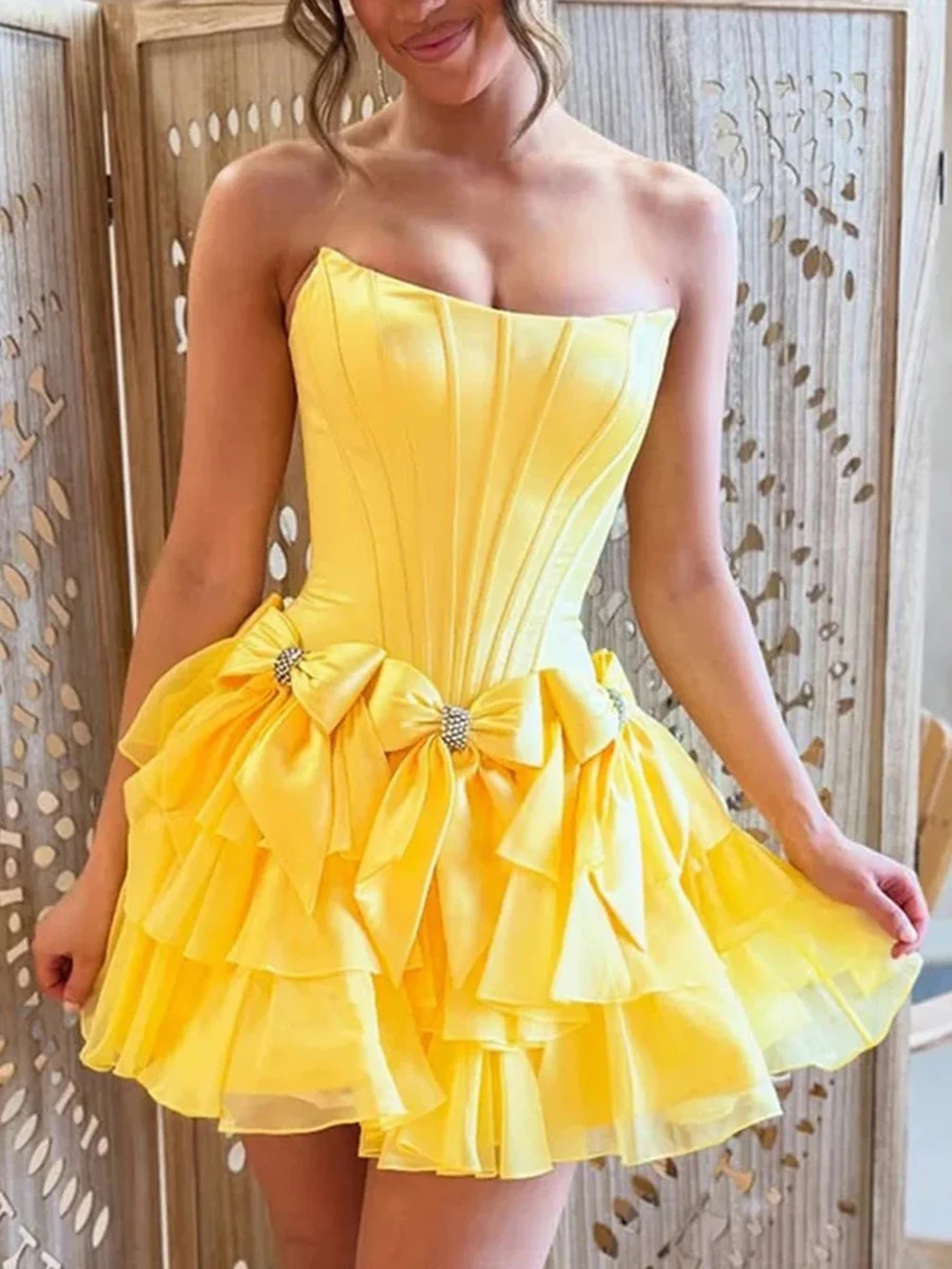 Strapless Blauwe Homecoming Jurken met Strik Backless Tiered vestidos de graduacion corto 2025 jurk voor afstuderen Prom Dress