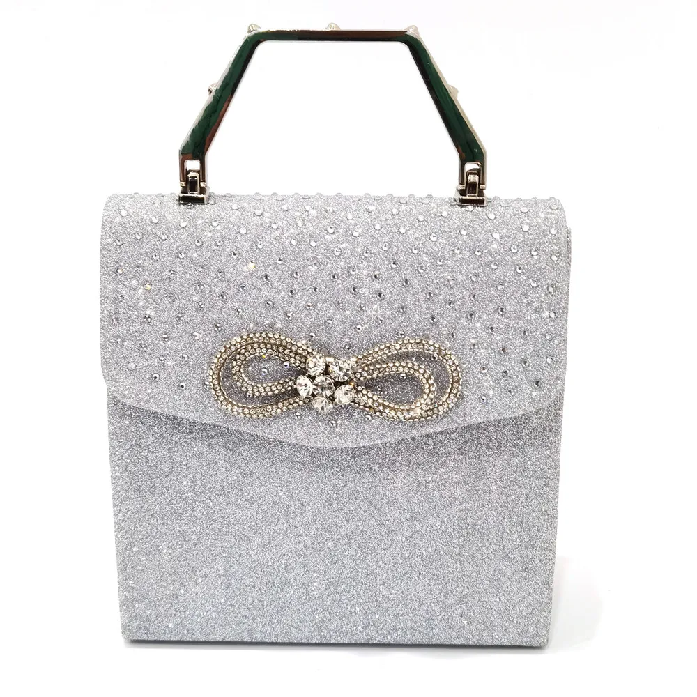 El último estilo INS, lazo de diamantes de imitación, tacones altos de fiesta vacíos laterales, tacones de aguja con punta estrecha, zapatos y