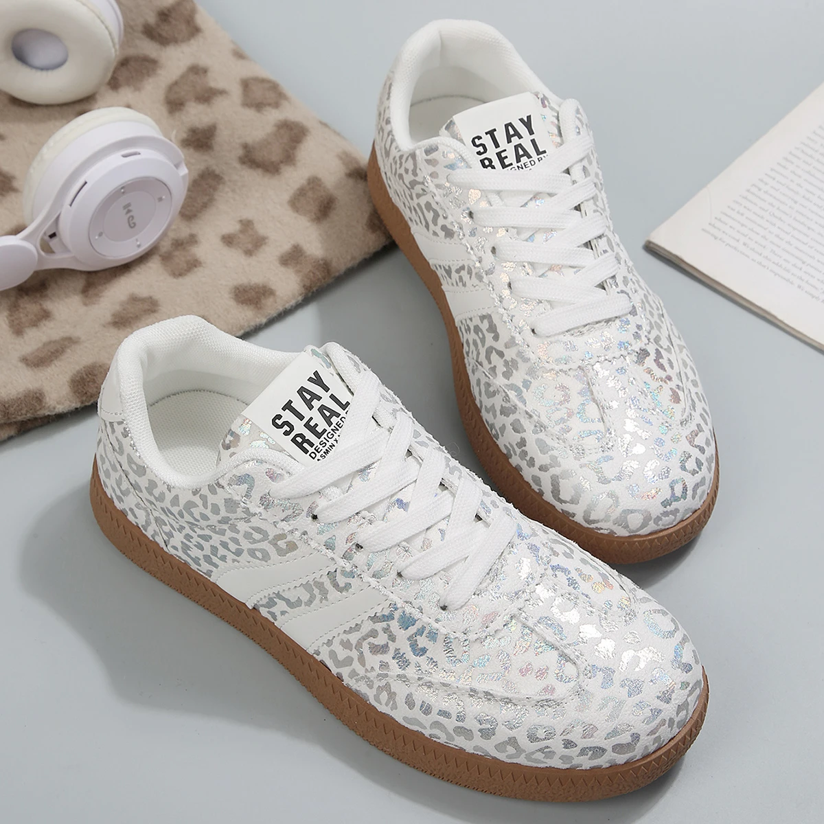 2026 Herbst Damenmode Wildleder-Sneaker mit Doppelschnallen-Metalldetails Leichte Atmungsaktive Bequeme Freizeitschuhe – Detail 15
