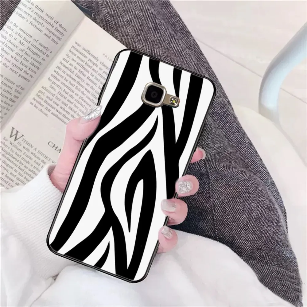 Funda de teléfono A la moda con rayas de cebra, carcasa blanca y negra para Samsung A 10, 11, 12, 13, 20, 21, 22, 30, 31, 32, 40, 51, 52, 53, 70, 71, 72, 73, 91, 13