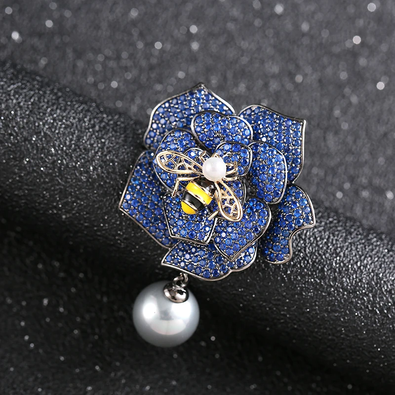 

Novelty Luxury Women Corsage High End Full Blue Clear Zircon Paved Bee Flower Copper Lapel Pins Pearl Drop Brooches