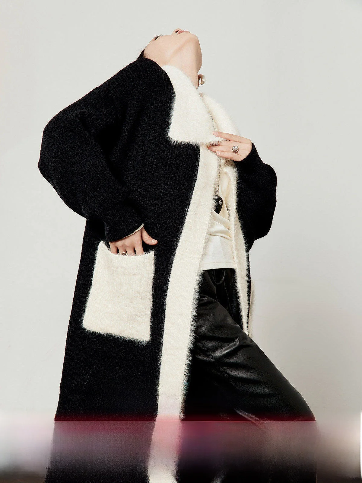 

Loose Long Knitted Cardigan Women's Bla Outerwear Autumn 2025 New Sle Color Blo Lazy Sle Versatile Open-irt Design