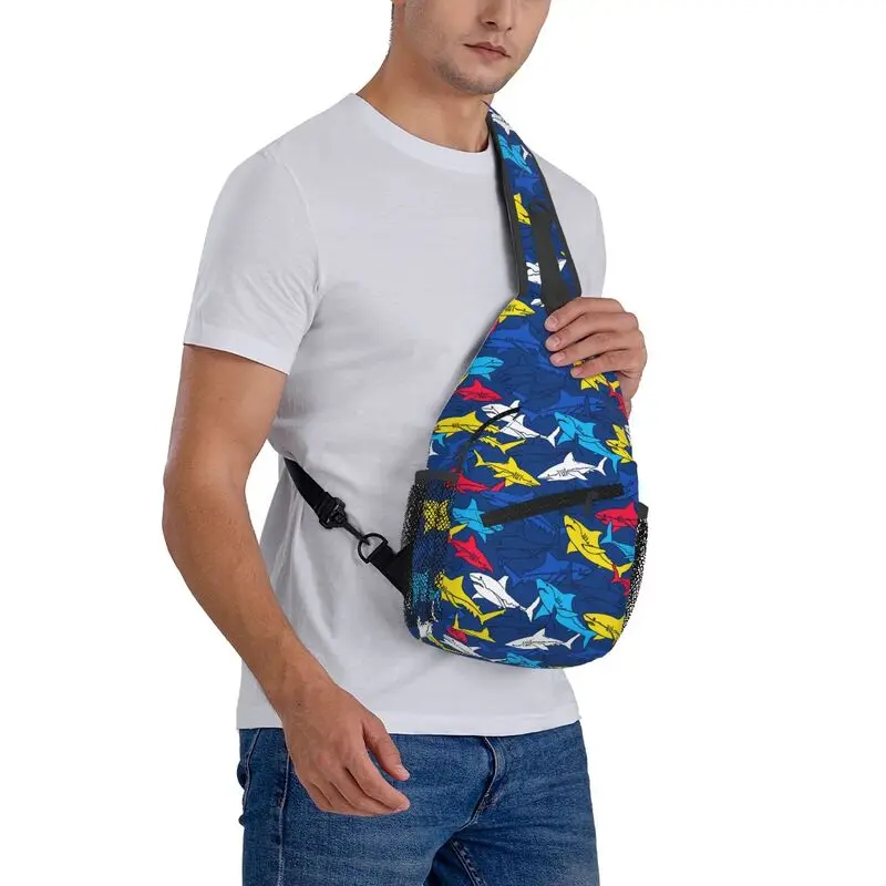 Mochila de hombro personalizada para hombre, bolso de pecho cruzado, Animal oceánico, tiburón, a la moda, para viajes y ciclismo