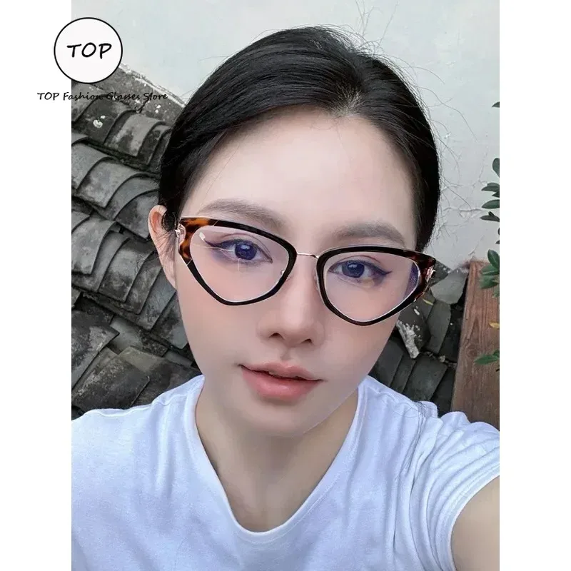 Retro Inverted Triangle Tortoiseshell Frame Cat-eye Optical Glasses for Men and Women Frame Myopia with Color-changing Lenses