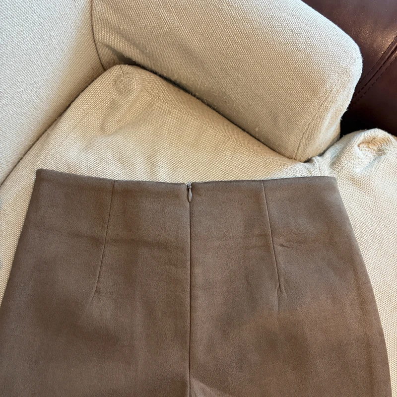 Solid Color 2026 Autumn and Winter New Minimalist High Waist Holiday Shorts Femininity Versatile Casual Fashion Short Pants