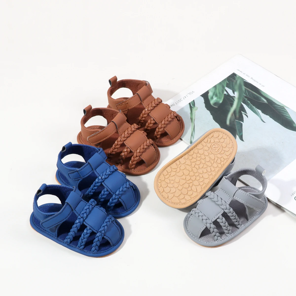 

Summer Baby Boys Girls First Walking Indoor Outdoor Toddler Shoes For 0-18 Months Three Colors Fashion Design Baby Unisex Sandal