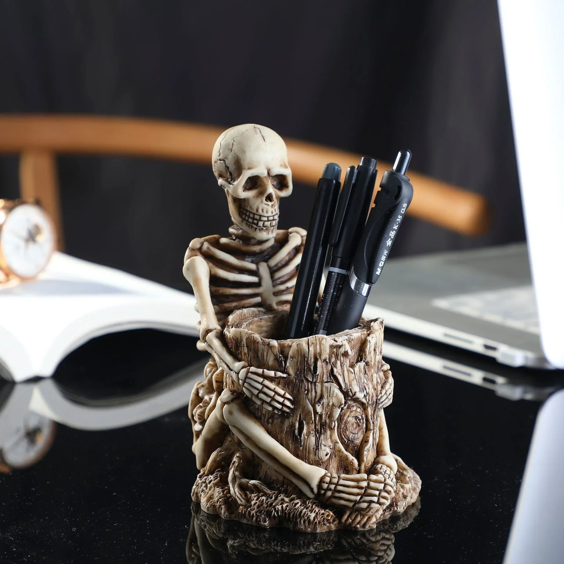 2026 Skull Multi-functional Storage Holder Office Desk Organizer Pen Holder Resin Make Up Storage Halloween Gifts