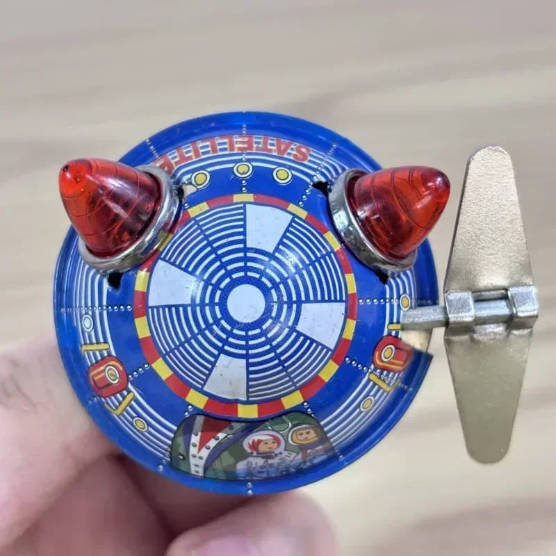 

3pcs/lot Clockwork Toy Collection Retro Wind Up Toy Metal Tin UFO Space Ship Space Surveyor Spaceman Vintage Toy