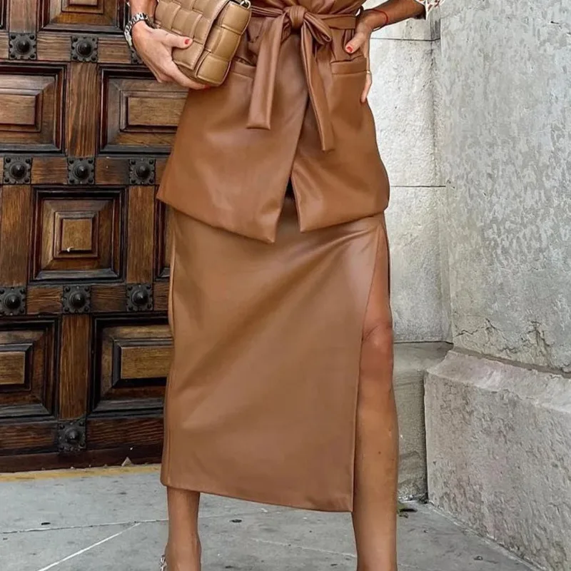 Neu im Jahr 2025, Frühling, Herbst, Bürodame, Pu-Lederrock, hohe Taille, Falten, elegant, figurbetont, geteilt, offener Streetwear, trendiger langer Rock