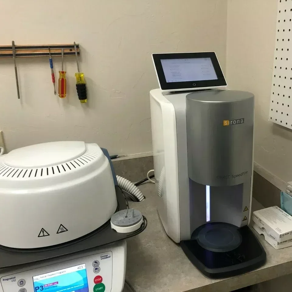 Excel 品質の siron-a 歯科用 CAD カム セレック オーブンを含む完全なスキャンおよびミリング ユニット