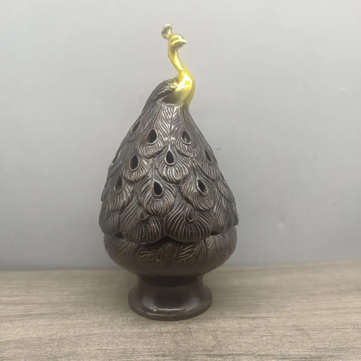 Proud peacock Incense Burner Statue for Tea Home Decor Ornaments