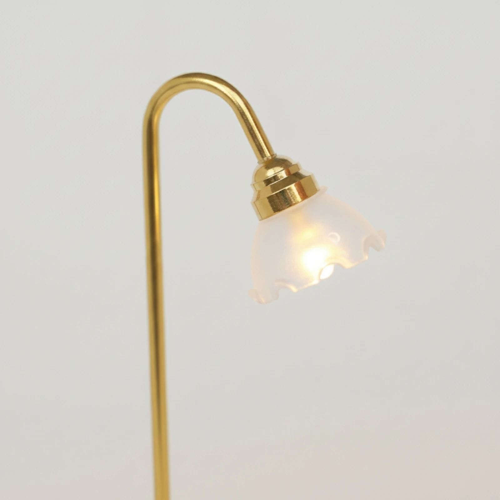 Miniature Lamp with LED Battery-Operated Dollhouse Standing Light Dollhouse Light Gold-Tone for Miniaturists, Diorama view 4