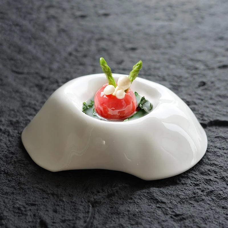 Ceramic pure white special-shaped soup bowl, western molecular cuisine, artistic conception dish, restaurant, fruit salad plate