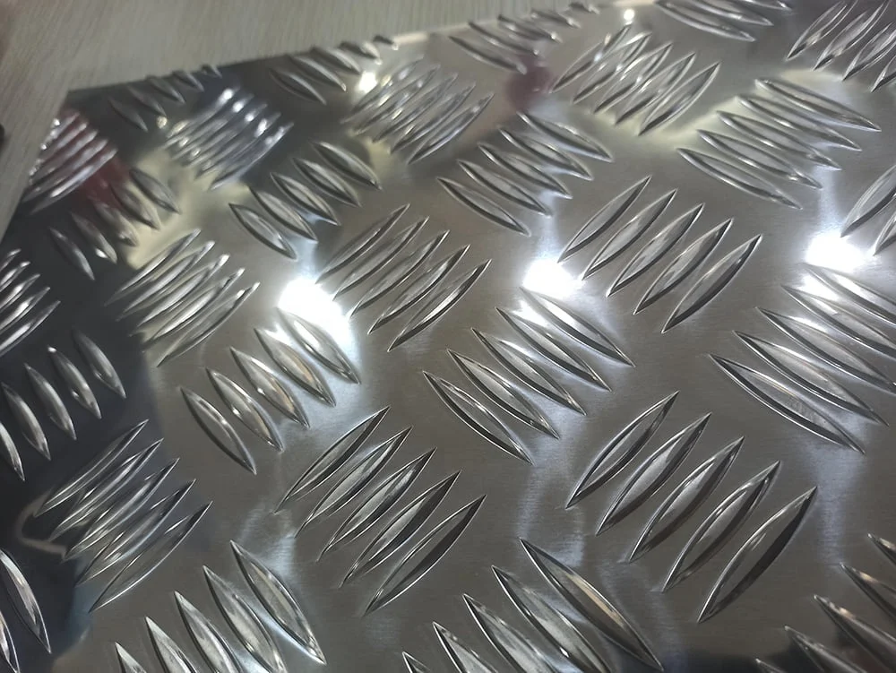 5 Bar Aluminium Tread Plate 1060 3003 5052 Alloy H14 H24 Temper 4ft X 8ft Embossed Aluminium Sheet for Industrial Floor