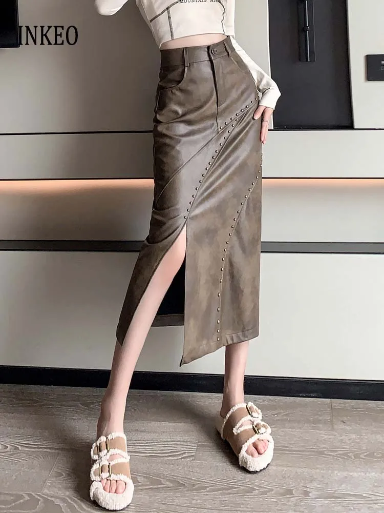 

Сексуальная юбка из искусственной кожи с заклепками, женская осень-зима 2025 г., юбка-миди с высокой талией и нерегулярным разрезом, стильная INKEO 5B012