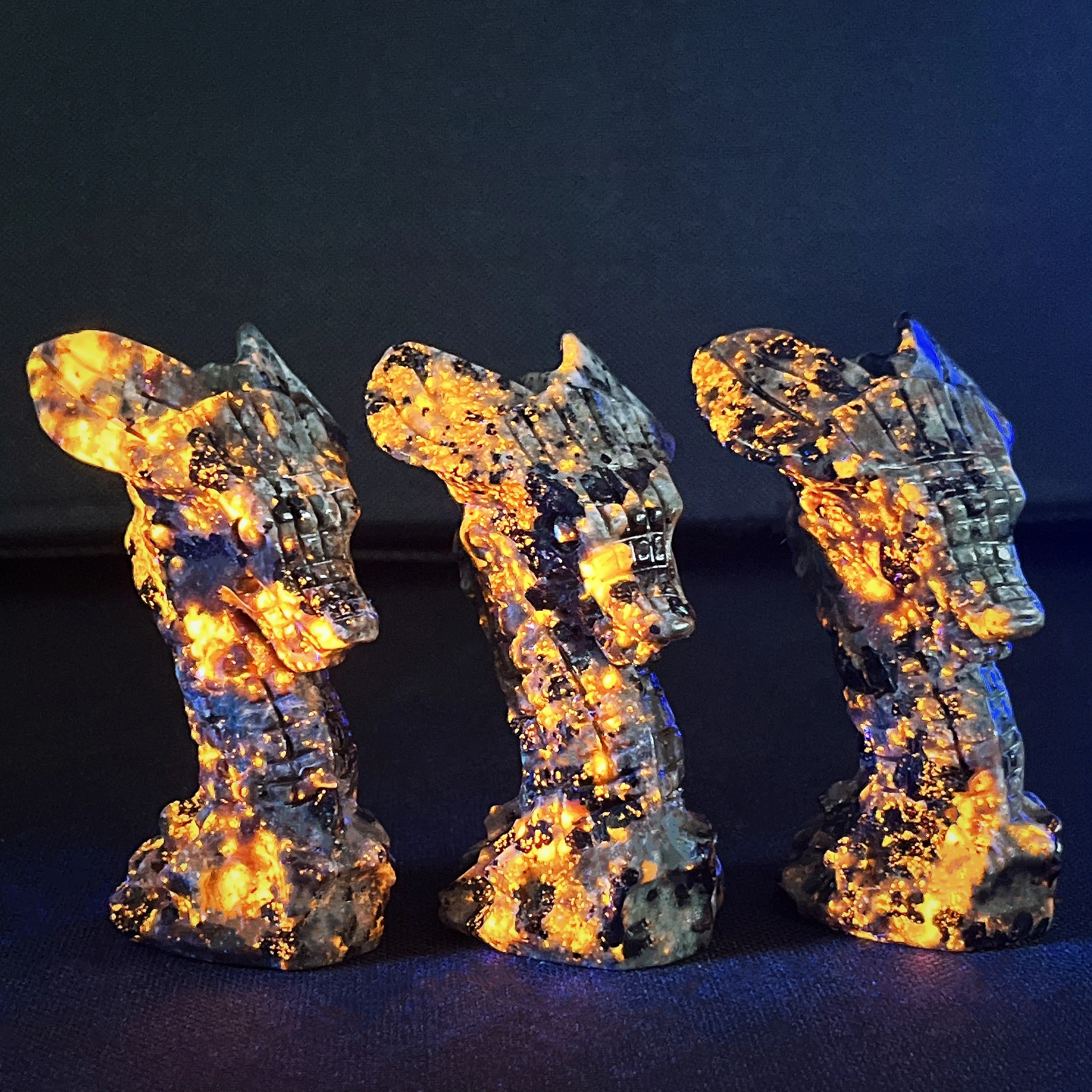 75mm Natural Yooperlite Dragon Fluoresce Sodalite Figurine Crystal Flame Stones Statue Healing Spiritual Home Office Decor Gift