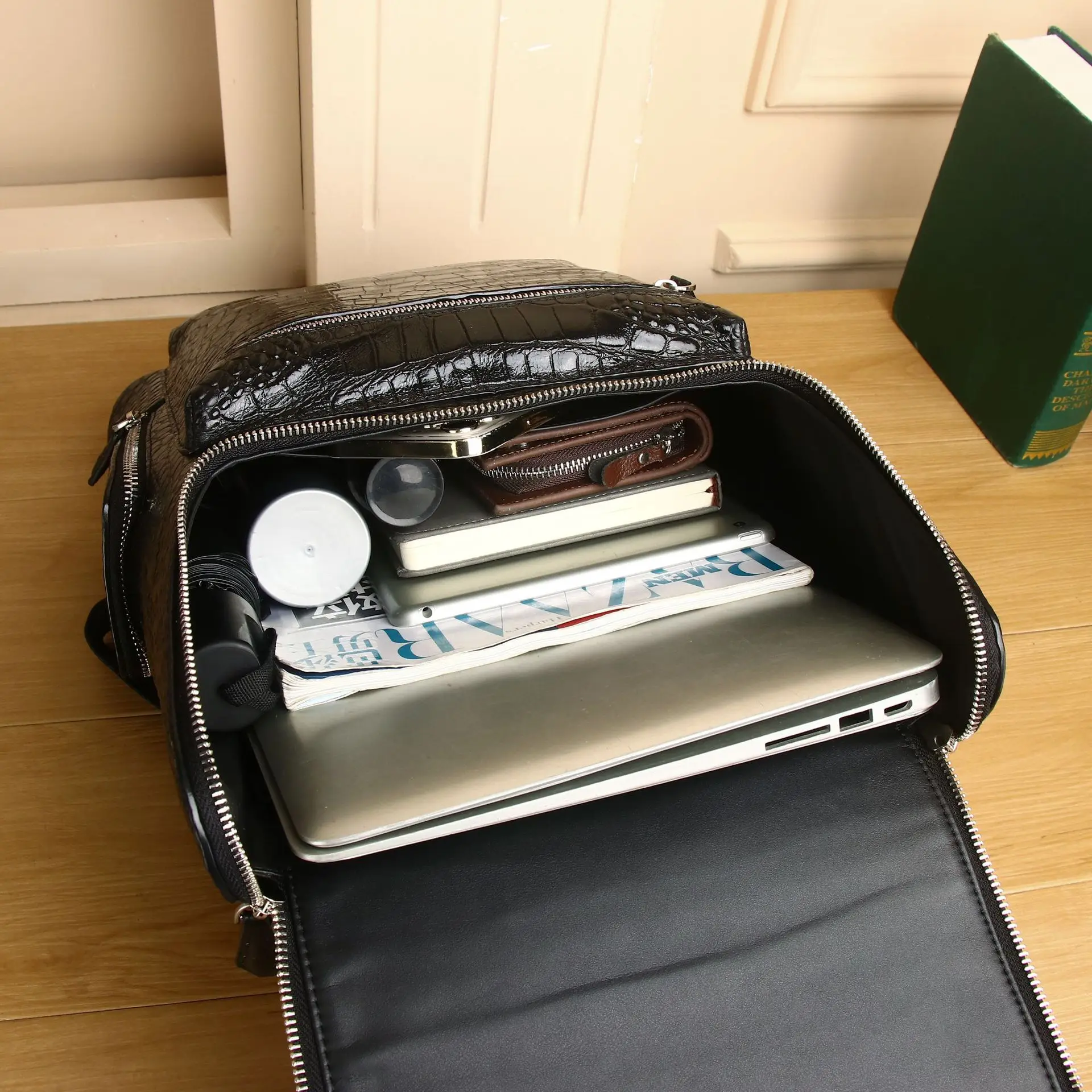 New Crocodile Belly Pattern Men's Backpack Large Capacity Backpack Fashion Trend Business Travel Bag Leisure Bag Handbag