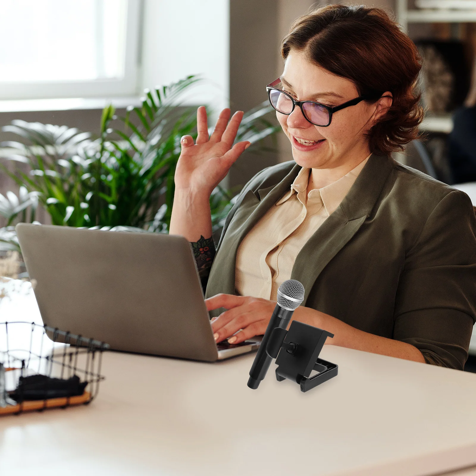 

10Pcs Desktop Microphone Stand Base Strong Table Mount Clip for Secure Mic Fixing Multipurpose Holder for Studio and Streaming