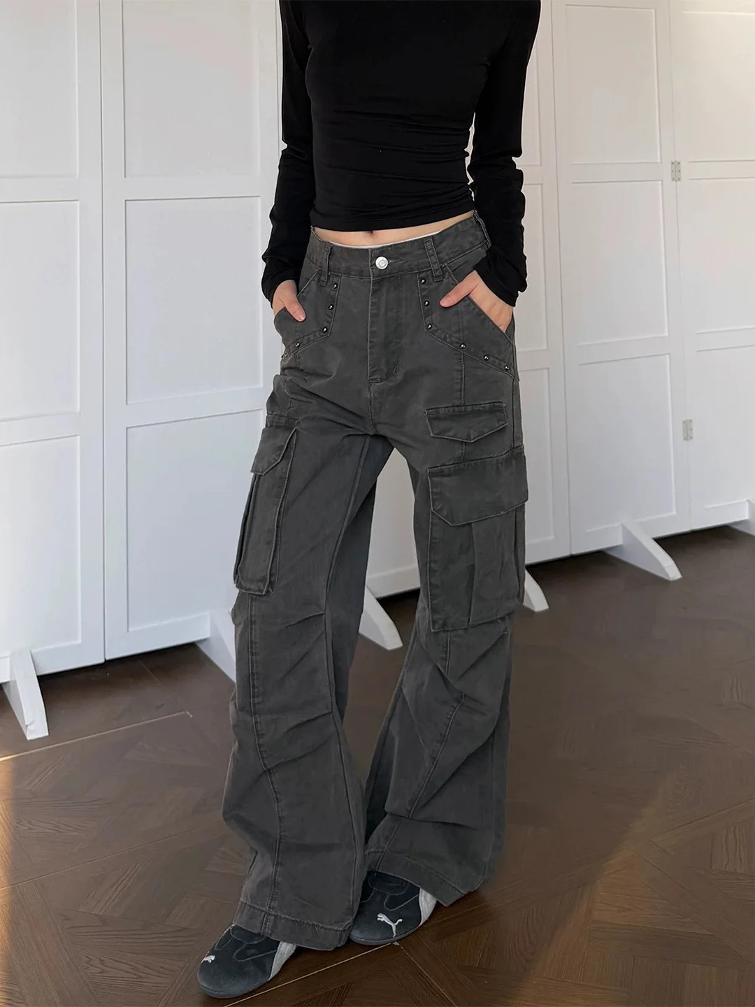 Fashionable Rivet Folds Design Cargo Pants Women's American Style Streetwear Multi Pockets High Waist Casual Pants Loose Trouser