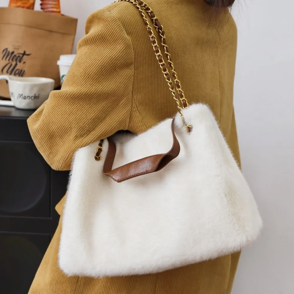 

2025 Winter New Trendy Chain Bag Niche Design Fluffy Plush Armpit Bag Womens Roomy Capacity Elegant Furry Warm Shoulder Handbag