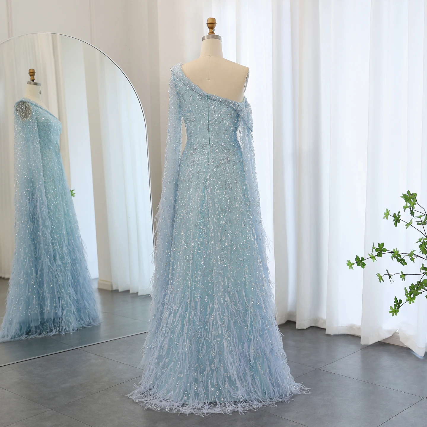Sharon Said Luxuriöses Federkleid mit einer Schulter und Cape-Ärmeln in Roségold und Flieder für Hochzeitsfeiern, Modell SS438, Maßanfertigung – Detail 19