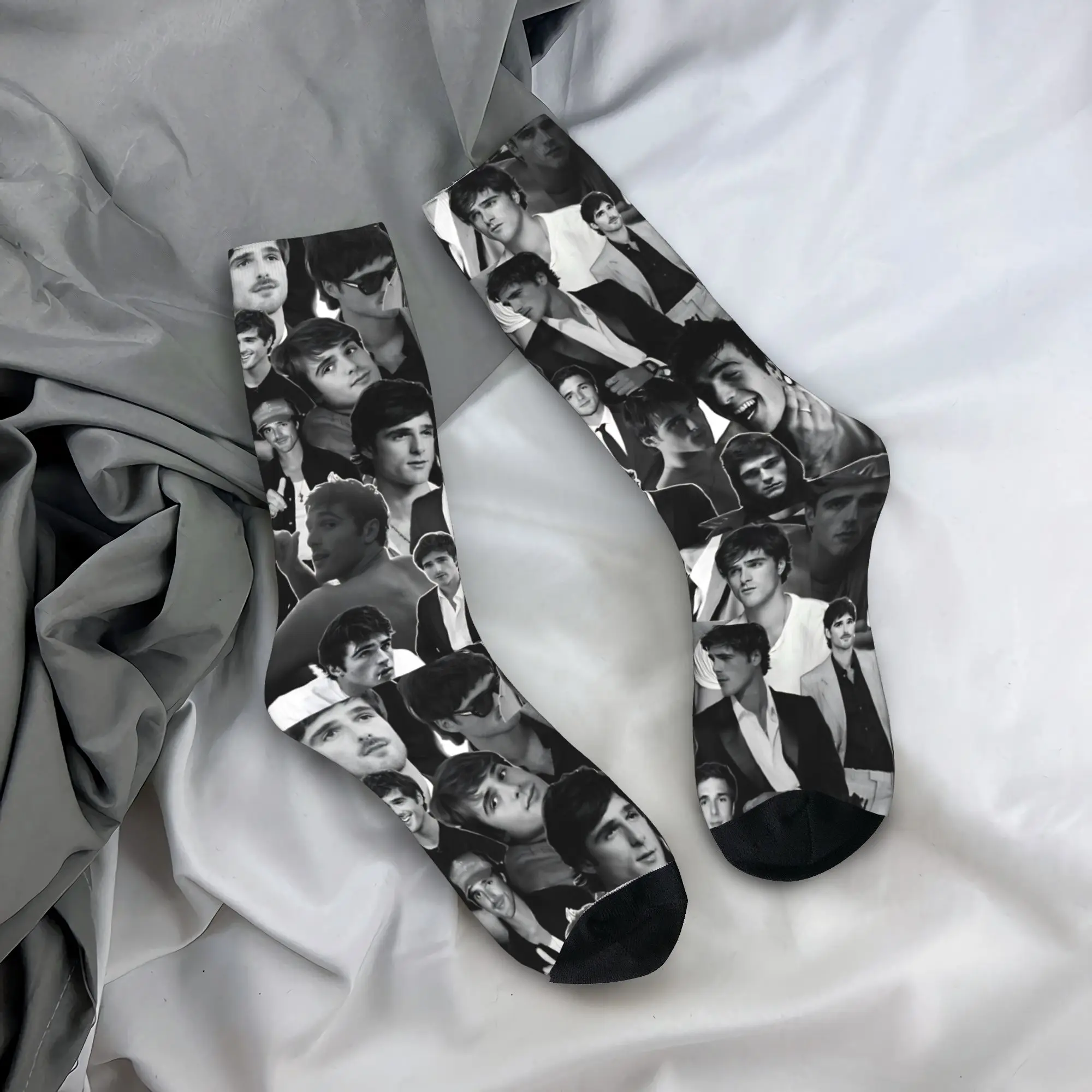 

Jacob Elordi Actor Photo Collage Socks Autumn Stockings Novelty Men Warm Soft Socks Printed Skateboard Non Skid Socks