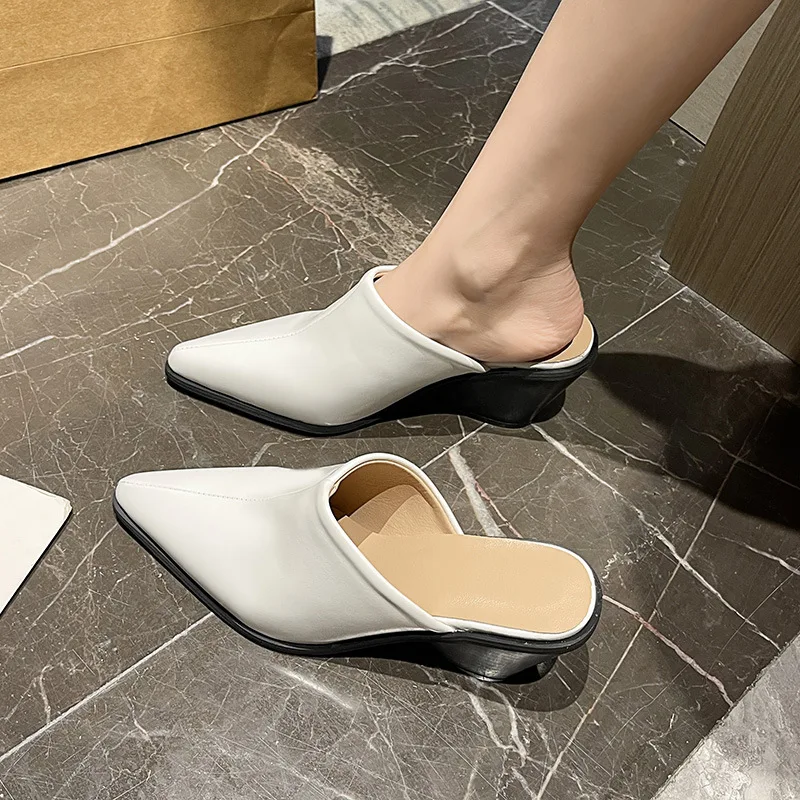 Pantofle damskie Loafers Luxury Slides Female Mule Cover Toe Square heel On A Wedge Heeled Mules Low 2025 Designer Block