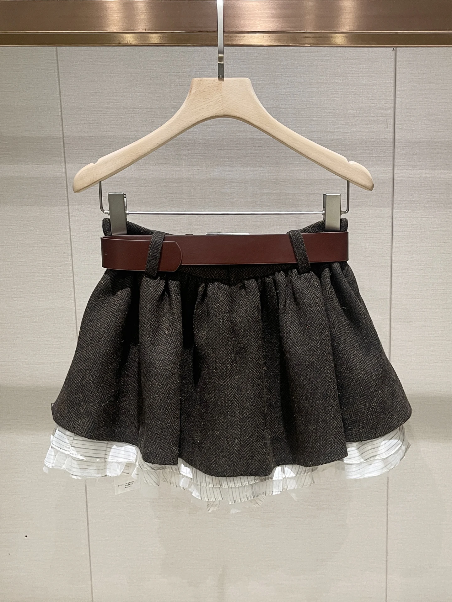 モダンなスレハイウエストまたはスカート女性のファイオン春秋冬花柄レースヘムライン痩身カジュアルf丈スカート