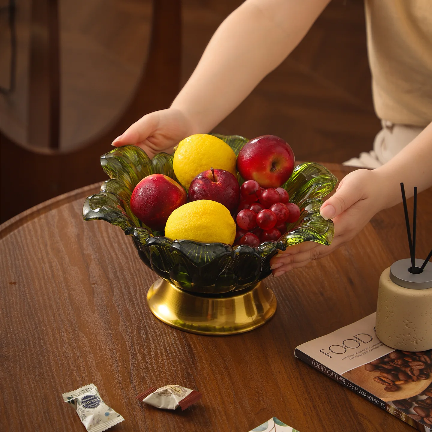 American light luxury crystal glass fruit plate European living room coffee table household flower fruit wrist snack plate creat
