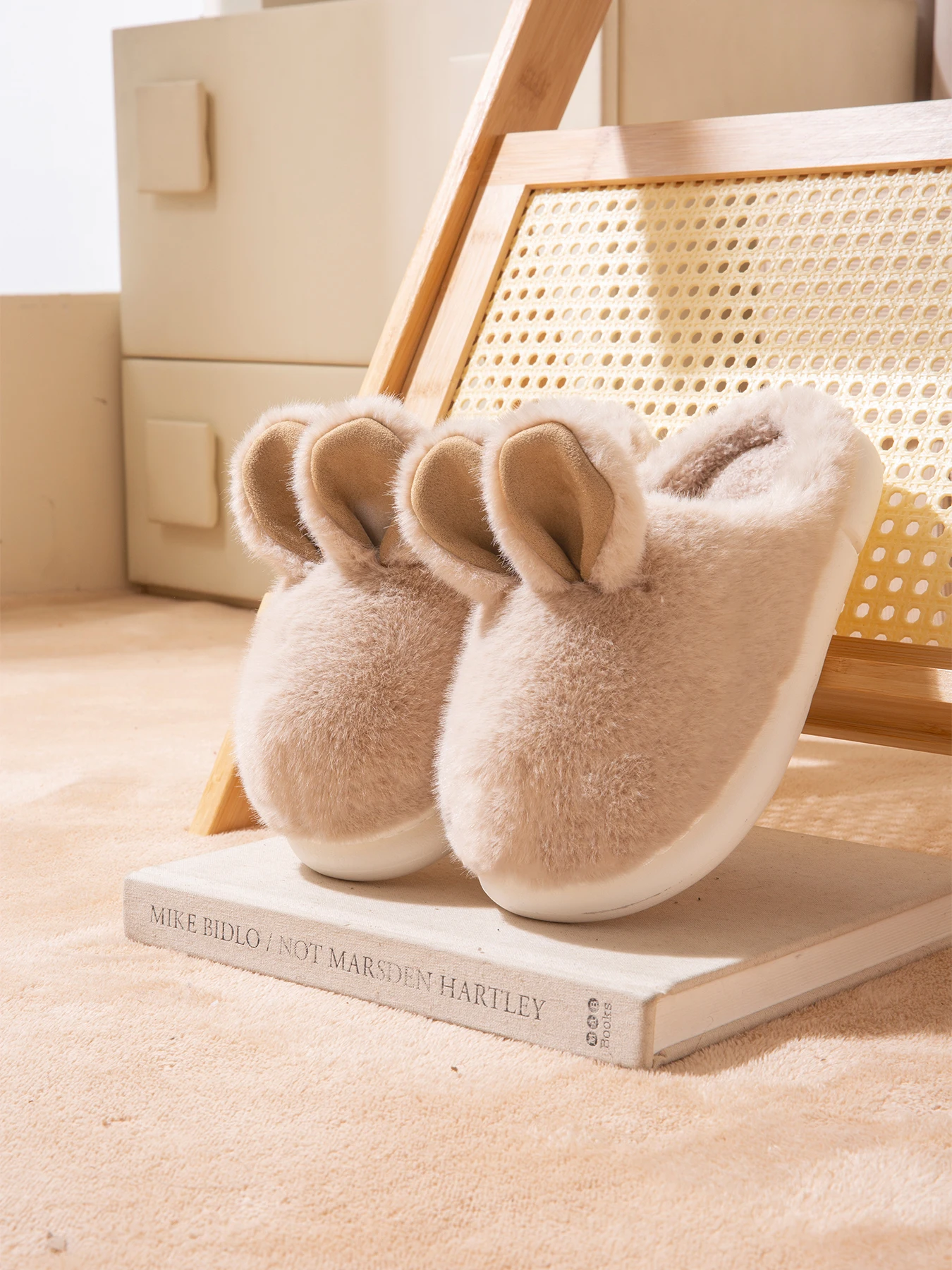 Damen-Hausschuhe aus Plüsch und niedlicher Baumwolle für den Winter – Heimgebrauch, warm, rutschfest und mit Fleece gefüttert