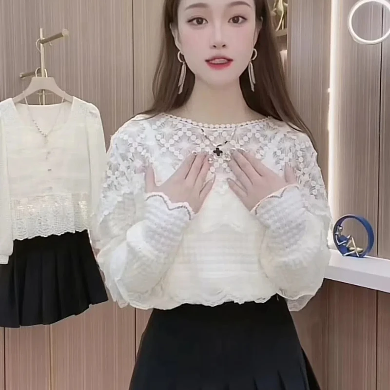 Lace Lace Embroidery Splicing Round Neck Long Sleeved Shirt for Women\'s Spring Temperament Fashion Korean Version Pullover Top