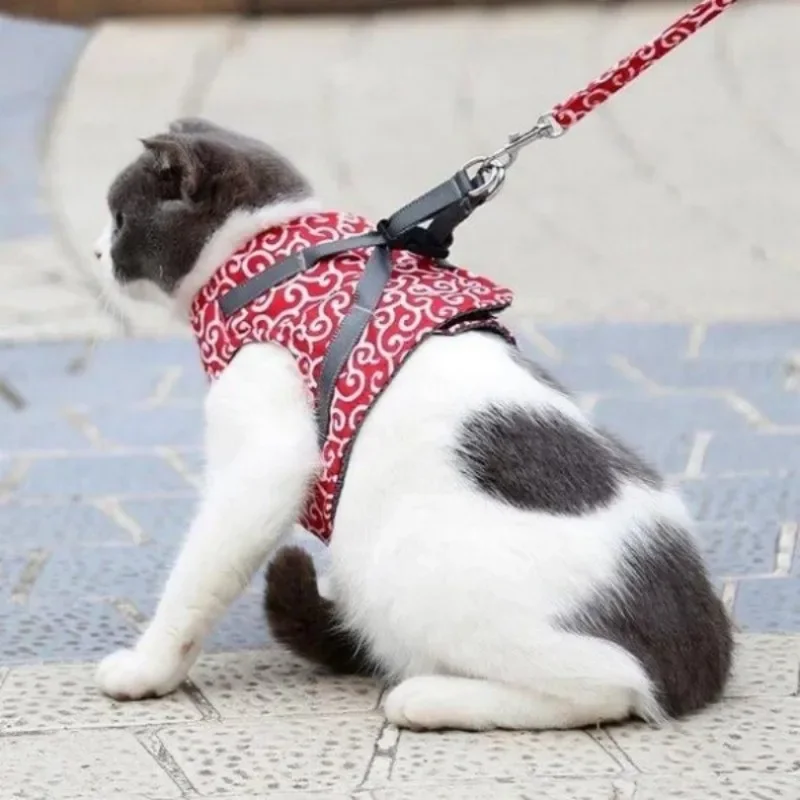 Pets Vest Harness and Leash Anti-break Away Chest Strap Clothe Anti-Breakaway Leash for Cat Vest Type Chest Back Cat Leash