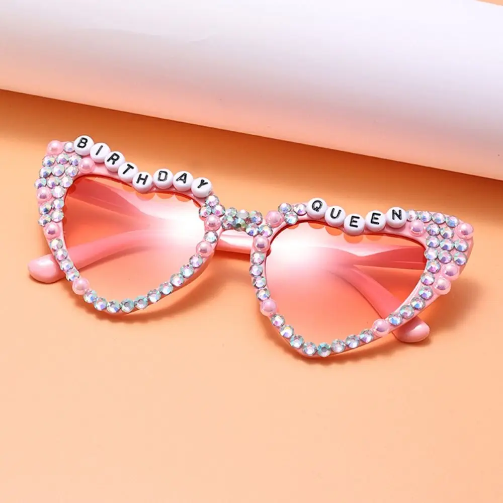 Gafas de sol con decoración de perlas y montura en forma de corazón, gafas de viaje coloridas con letras en inglés, gafas protectoras solares para novia