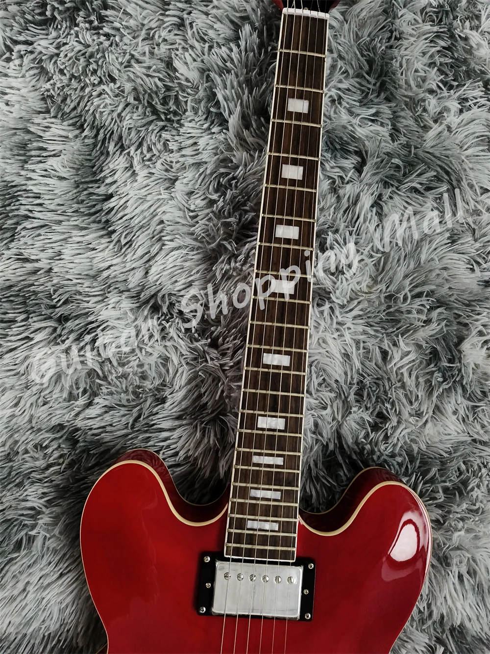 335 Style Semi-Hollow Body Jazz Electric Guitar，cherry red, good sound quality,  factory customize，fine workmanship。