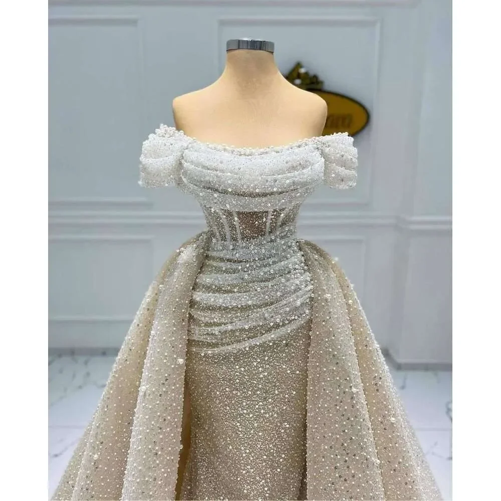 Elegantes Abendkleid mit Pailletten und Spitze, Perlen-Abschlussballkleider mit abnehmbarer Schleppe, schulterfrei, Prinzessin, maßgeschneiderte Partykleider
