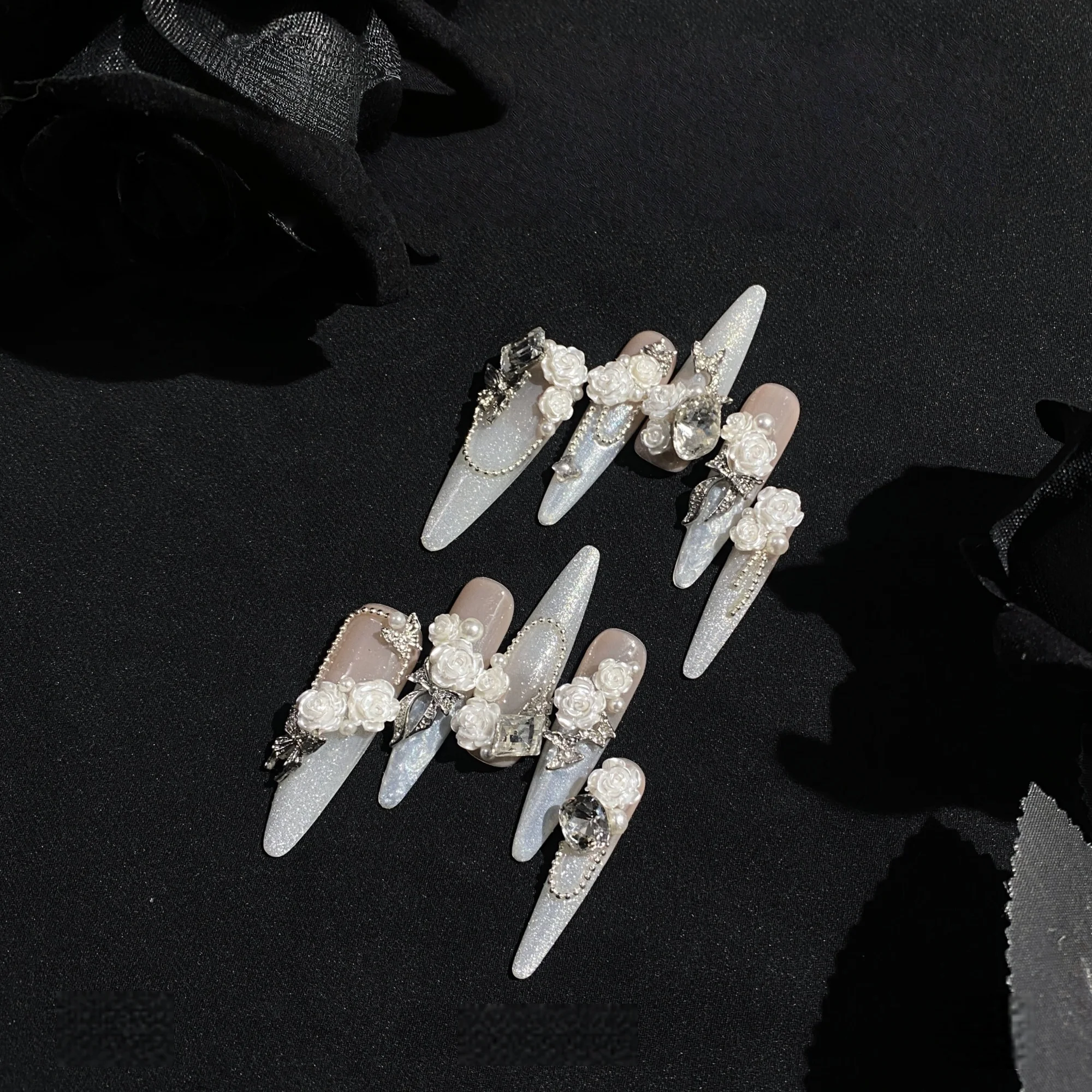 Armure de mariage, yeux de chat blanc nacré, presse sur les ongles, fait à la main, dégradé de paillettes fines, robe de mariée, faux ongles à fleurs