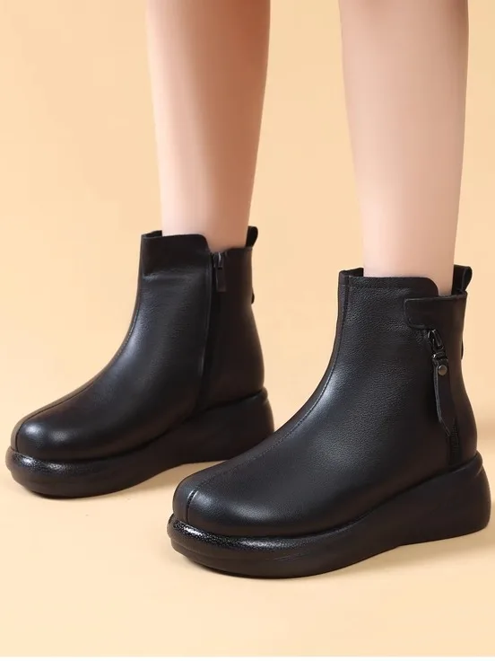 

Женские зимние ботинки на танкетке из натуральной кожи, утепленные, большие размеры, удобные, с круглым носком, модные