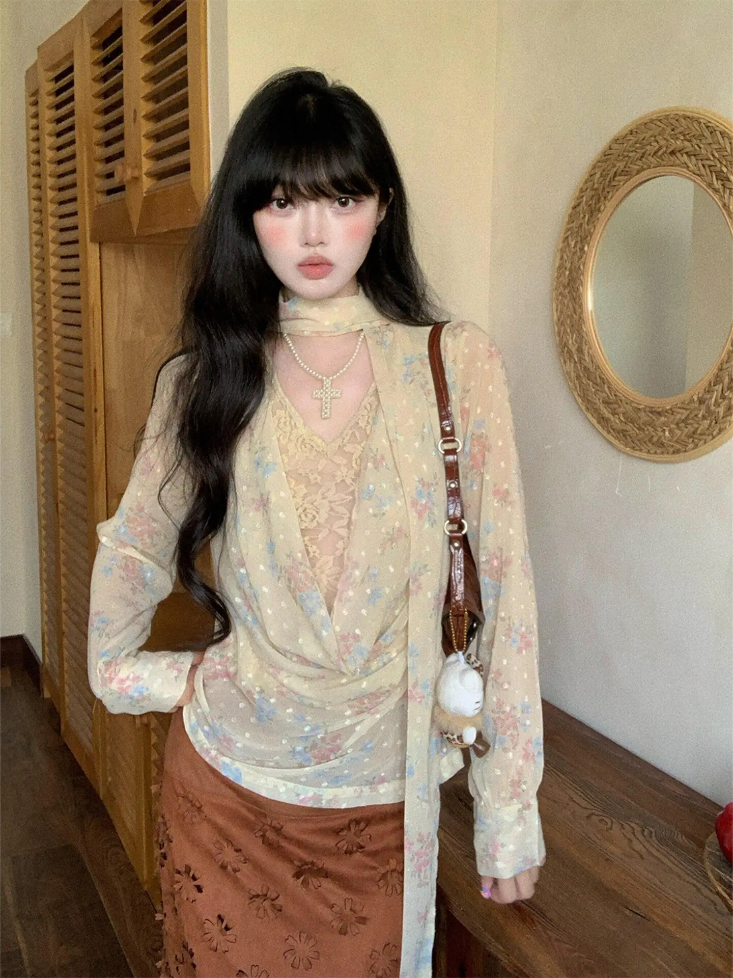 Swinging Neck Lace Fake Two-piece Jacquard Streamer Bottoming Top Women's Design Sense Niche Long Sleeves