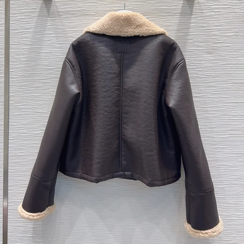 Cappotto in pelle monopezzo in pelliccia da donna di alta qualità con bottoni doppiopetto e colletto piatto per capispalla invernale 251206154